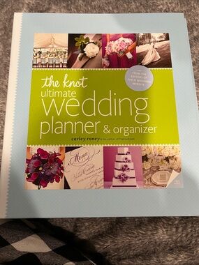 The Knot Ultimate Wedding Planner & Organizer – Blue/Cream Cover